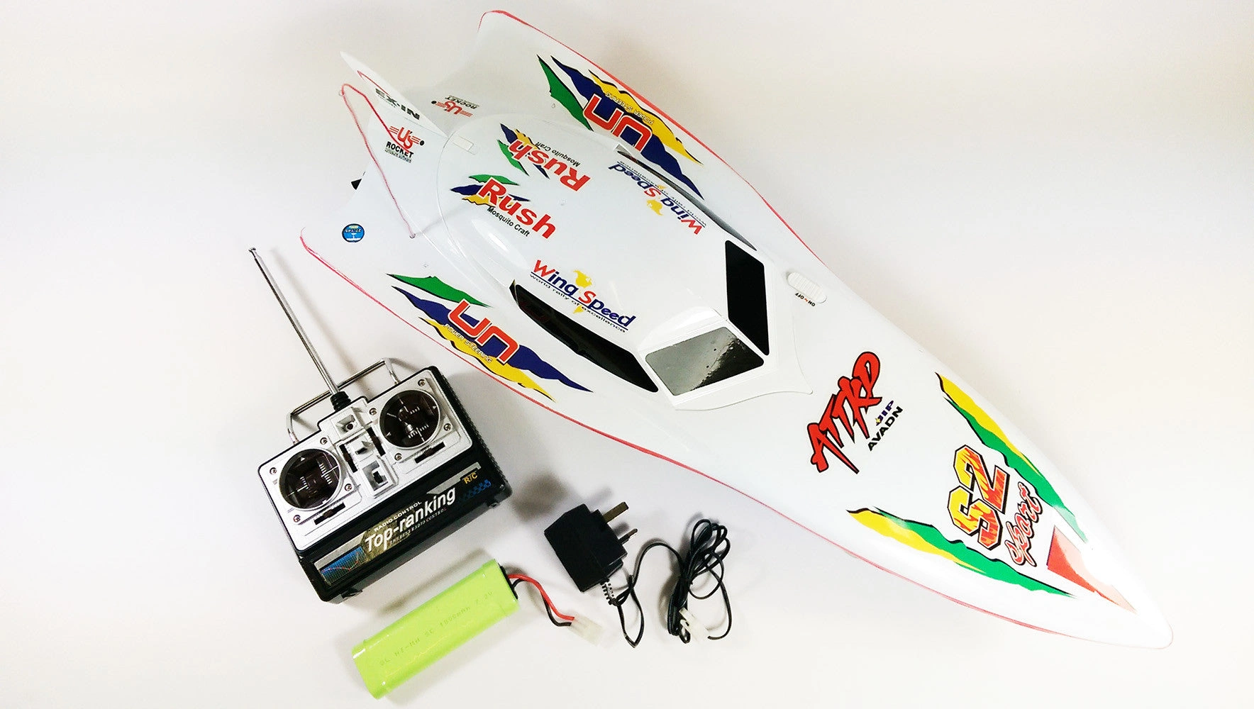 Stealth Speedboat RC: Dominate the Waters with Syma's White Racing Boat!
